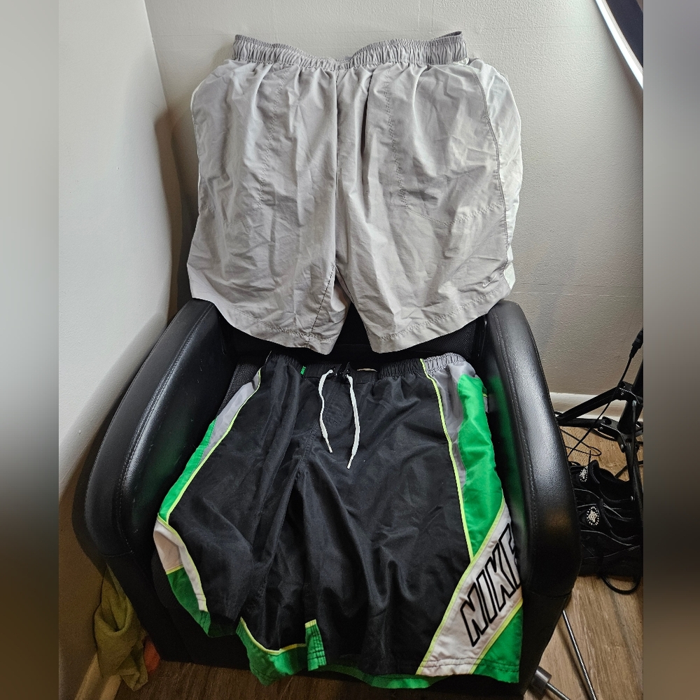 2 used men nike shorts size xxl